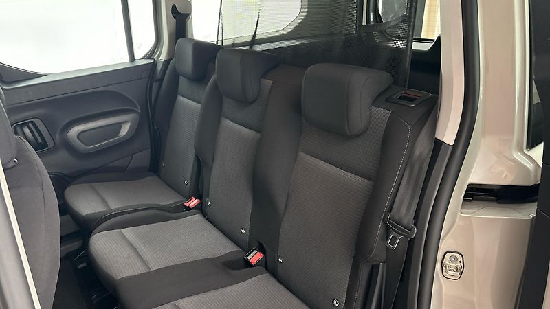 Toyota ProAce City Verso 1.2 L2 Shuttle - fotka 16 z 22