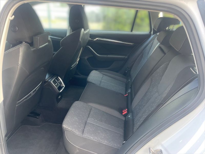 Škoda Octavia 2,0 TDI Style DSG - fotka 8 z 11