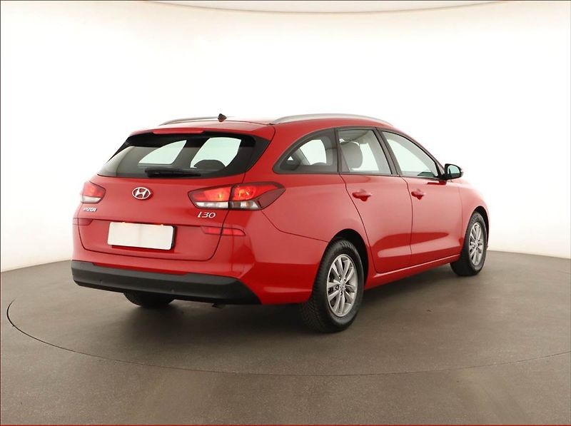 Hyundai i30 (2017) 1.0 T-GDI, Tempomat - fotka 5 z 13