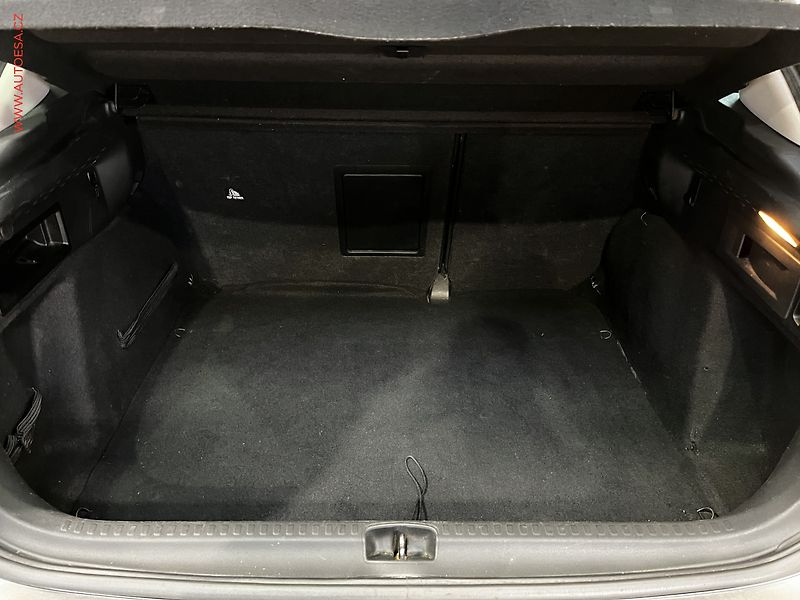 Citroën C4 (2015) 2.0HDi, Shine, bixen, panor - fotka 7 z 17