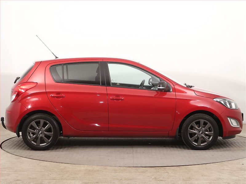 Hyundai i20 (2014) 1.2, Serv.kniha, Tempomat - fotka 6 z 14