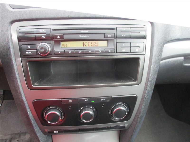 Škoda Octavia 1,4 i, klimatizace, servis, - fotka 15 z 36