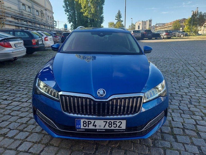 Škoda Superb Combi 2.0 TDI DSG - fotka 15 z 69