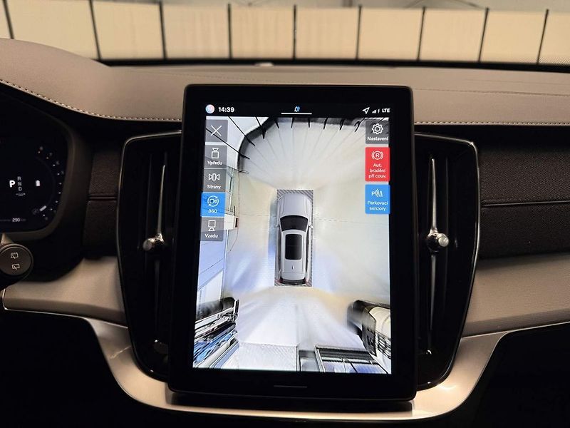Volvo XC90 (2026) B5 2.0L 250+14 HP AT8 AWD CORE - fotka 13 z 28