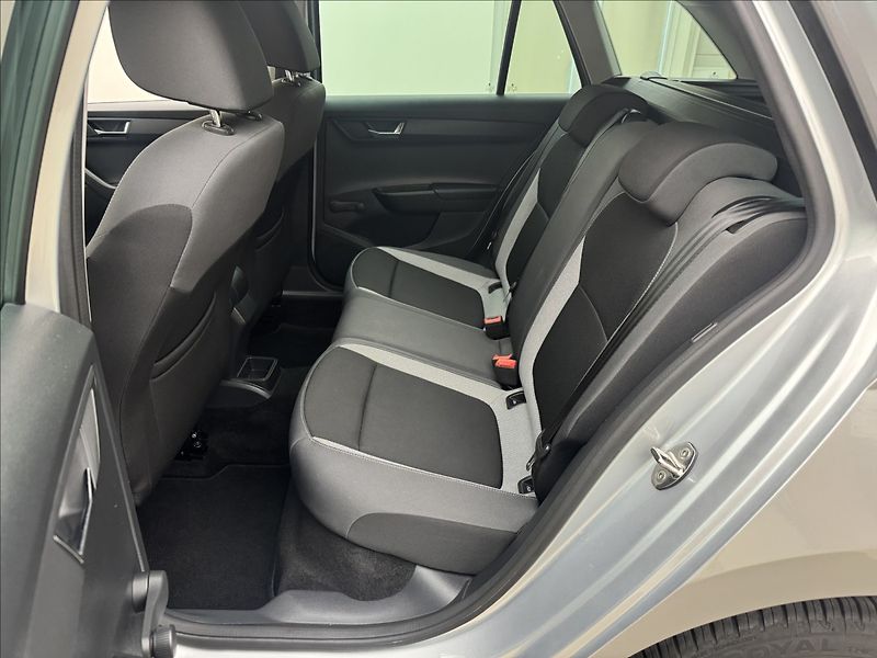 Škoda Fabia 1,2 81kW LED AC NAVI SENZORY - fotka 32 z 35