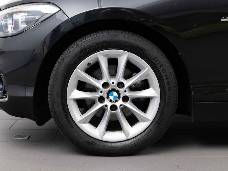 BMW Řada 1 118i - fotka 7 z 22