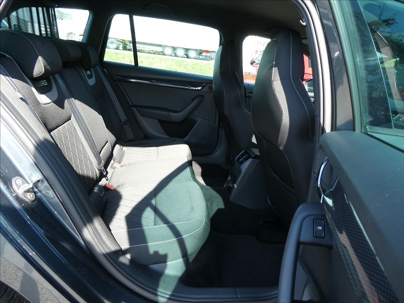 Škoda Octavia 2,0 TDi 135kW RS DSG, serviska - fotka 27 z 49