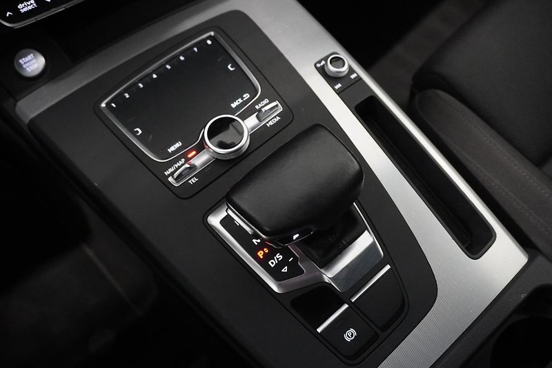 Audi Q5 2,0 40 TDI 140kW QUATTRO  - fotka 22 z 36