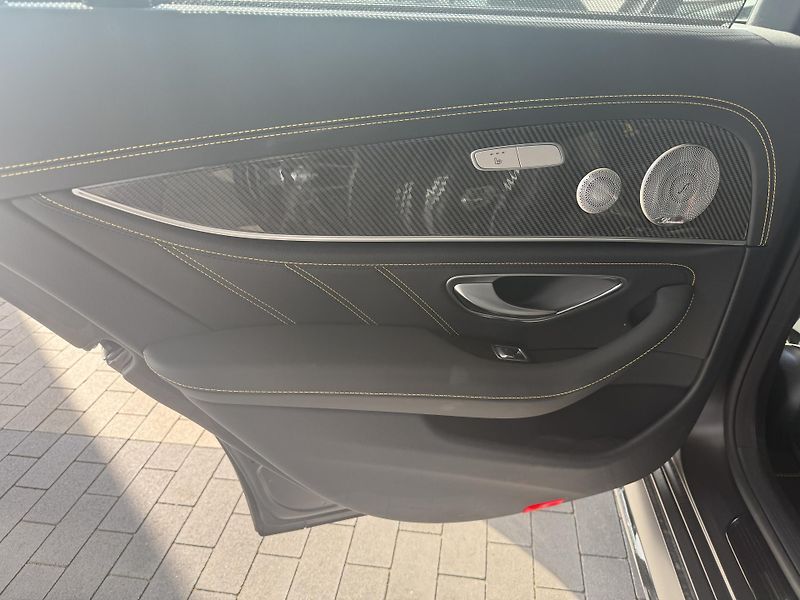Mercedes-Benz Třídy E (2023) E 63 S AMG 4M+ sedan - fotka 50 z 51