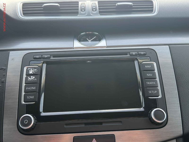 Volkswagen Passat (2012) 2.0TDi 4x4, DSG, bixen, navi - fotka 15 z 24