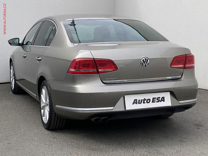 Volkswagen Passat (2013) 2.0 TDi, ČR, Bixen, kamera - fotka 6 z 18