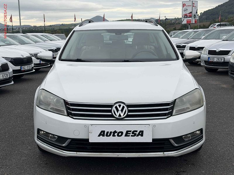 Volkswagen Passat (2012) 2.0TDi, DSG, výhřev sed - fotka 2 z 17