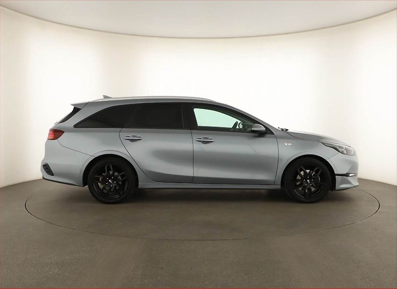 Kia Ceed (2022) 1.5 T-GDI, ČR,1.maj - fotka 6 z 14