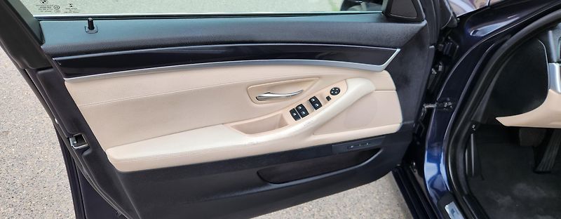 BMW Řada 5 (2015) 530XD*LED*PLNÝ*SERVIS*COMBI* - fotka 28 z 50
