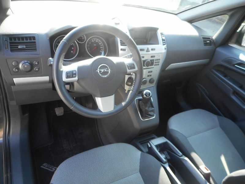 Opel Zafira (2014) 1,8 16v TEMPOMAT, KLIMA,7-míst - fotka 15 z 28