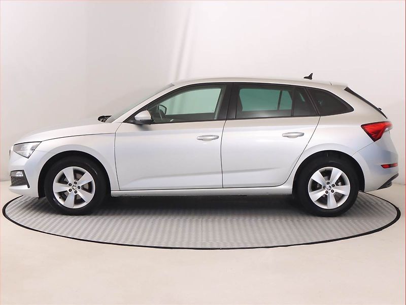 Škoda Scala (2021) Ambition 1.0 TSI, Automat - fotka 3 z 21