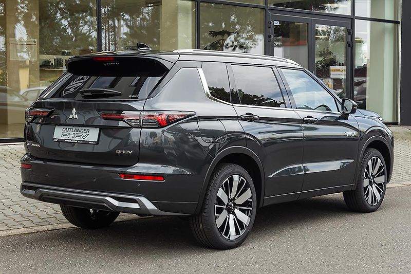 Mitsubishi Outlander (2025) 2,4 PHEV 4WD  Instyle - fotka 7 z 26