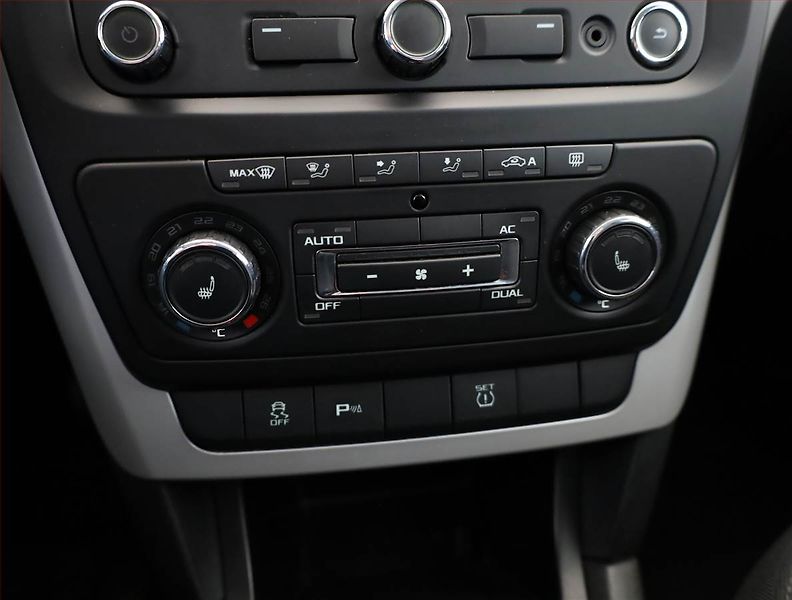 Škoda Yeti (2010) 1.4 TSI, Navi, Tempomat - fotka 12 z 18