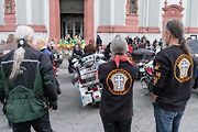 Motorkáři se sjeli na žehnání v bazilice v Jablonném.