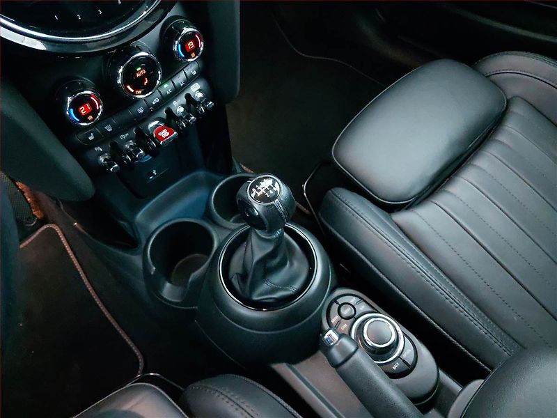 Mini Ostatní (2021) Cooper, Kůže, Navi, Tempomat - fotka 13 z 21