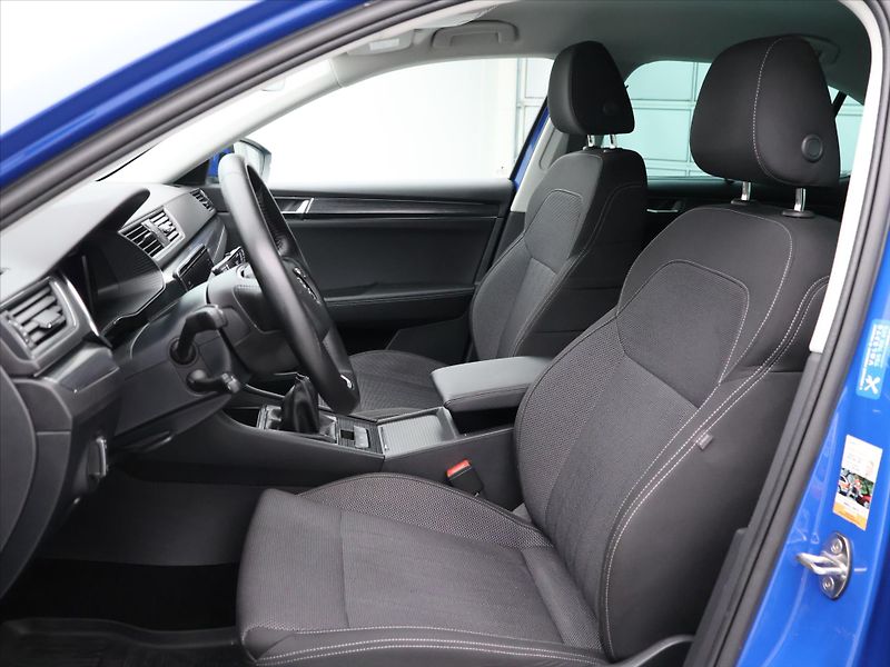 Škoda Superb 2,0 TDI Virtual Matrix Webasto - fotka 11 z 33