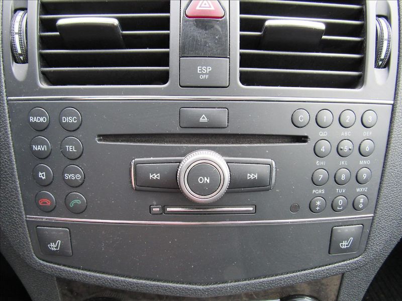 Mercedes-Benz Třídy C 2,5 i C 230 V6 150kW Automat - fotka 18 z 33
