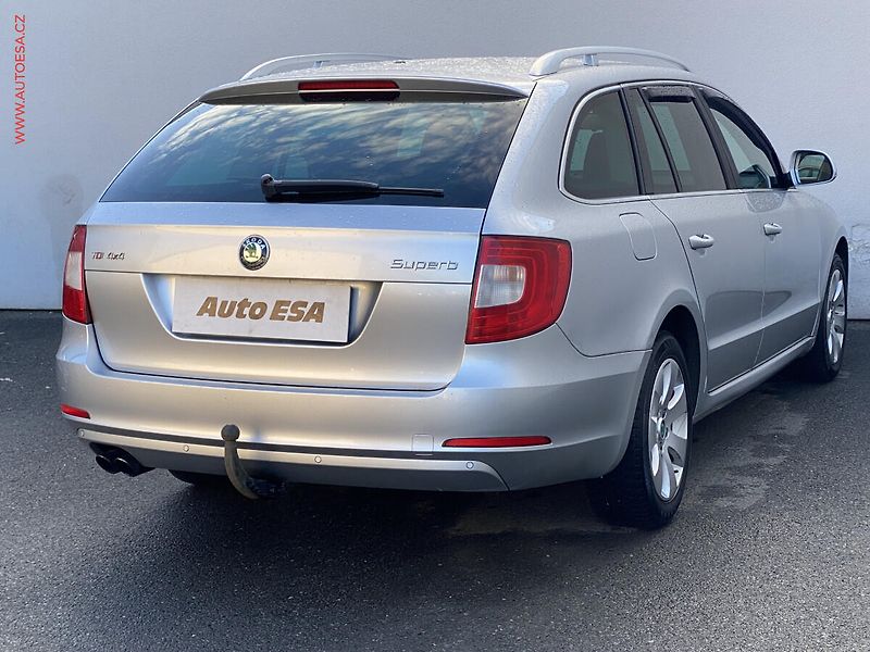 Škoda Superb (2011) 2.0TDi 4x4, Ambition, xenon - fotka 4 z 17
