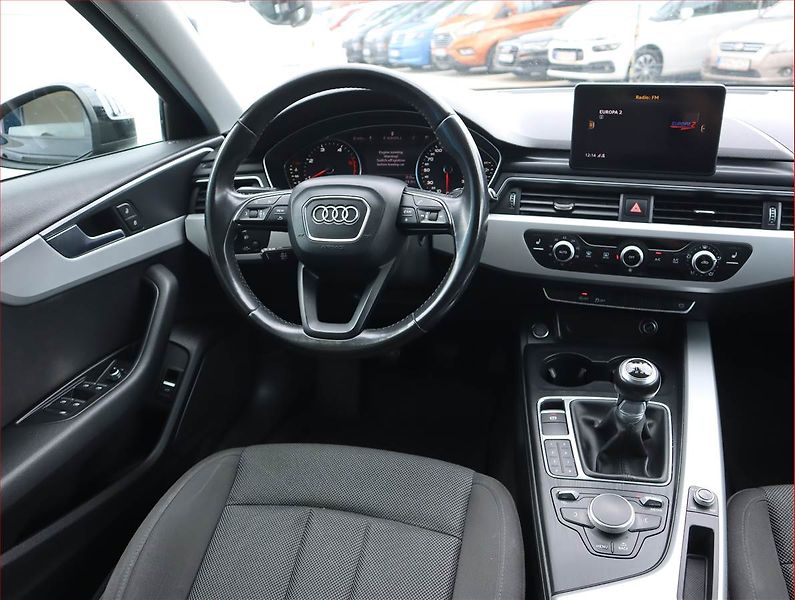 Audi A4 (2016) 2.0 TDI, Navi, Bi-Xenony - fotka 7 z 21