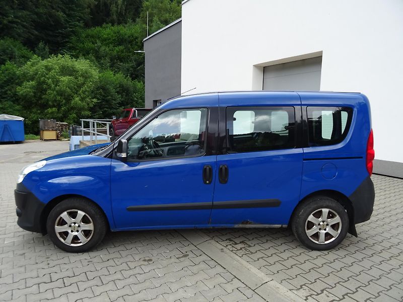 Fiat Dobló (2011) 1.3 JTD 66kw MAN5 - fotka 4 z 24