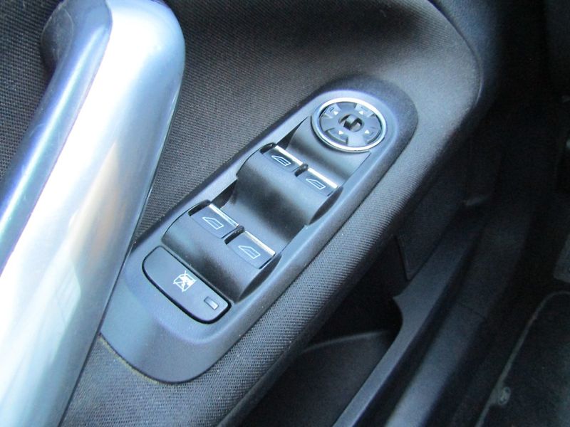 Ford Mondeo (2008) 2.0 TDCi GHIA 1.MAJITEL - fotka 30 z 43