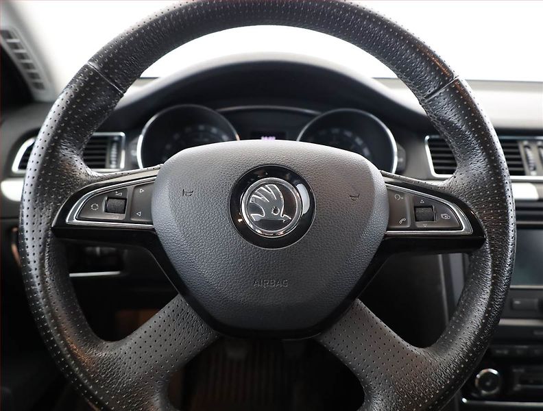 Škoda Superb (2014) 2.0 TDI, Serv.kniha, Navi - fotka 8 z 19