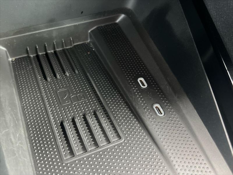 Škoda Octavia 2,0 TSi 195kW 7DSG  IV. RS - fotka 29 z 31