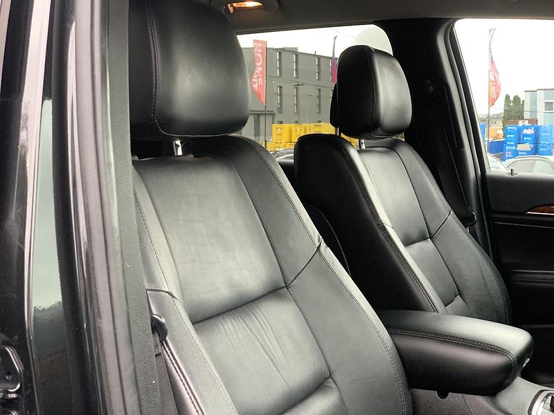 Jeep Grand Cherokee 3.0 CRD LIMITED AUTOMAT KŮŽE - fotka 40 z 52