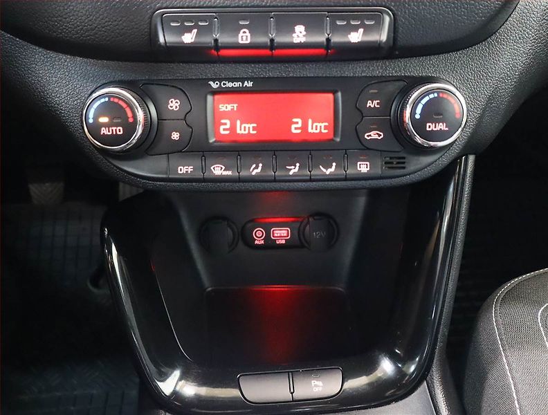 Kia Ceed (2016) 1.6 GDI, Serv.kniha, Tempomat - fotka 18 z 22
