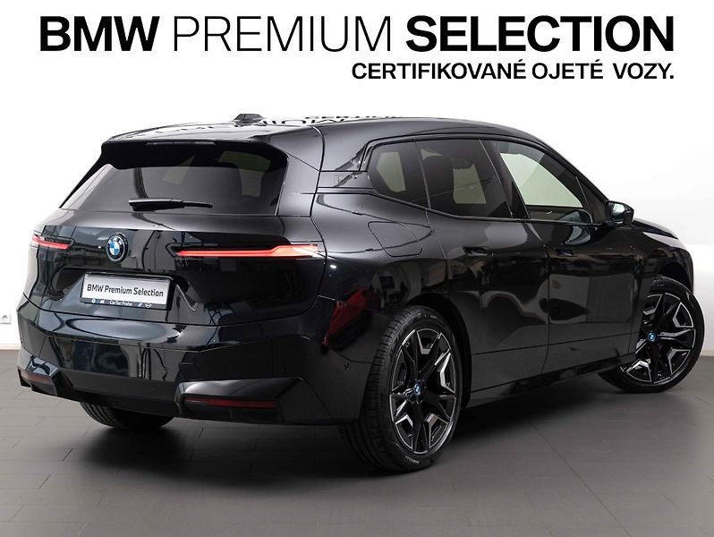 BMW iX xDrive40 - fotka 5 z 21
