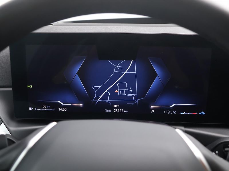 BMW Řada 3 2,0 318i 115kW Aut Virtual LED - fotka 16 z 32