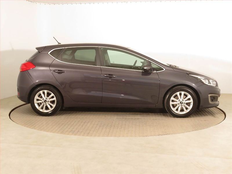 Kia Ceed (2017) 1.4 MPI, Tempomat - fotka 6 z 16