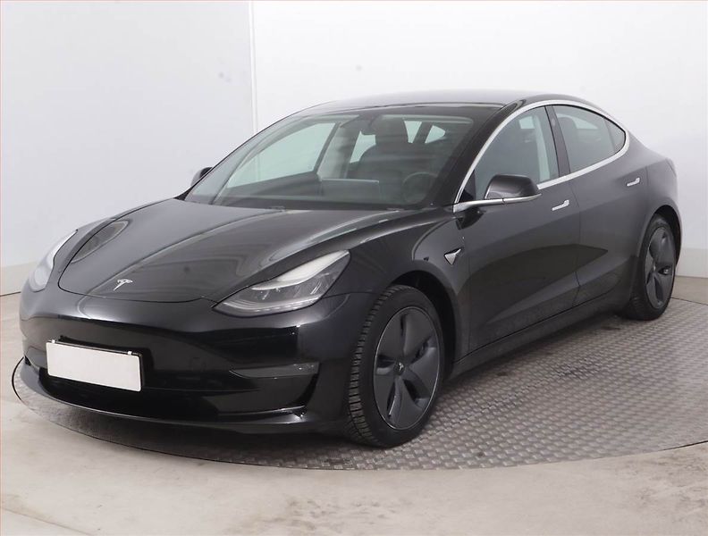 Tesla Model 3 (2019) Long Range 4WD 78kWh - fotka 2 z 21