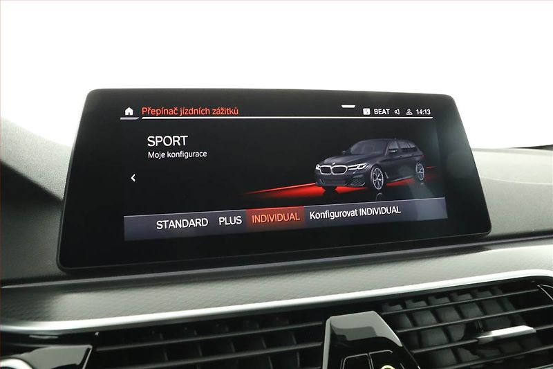 BMW Řada 5 (2021) 540i xDrive - fotka 14 z 20