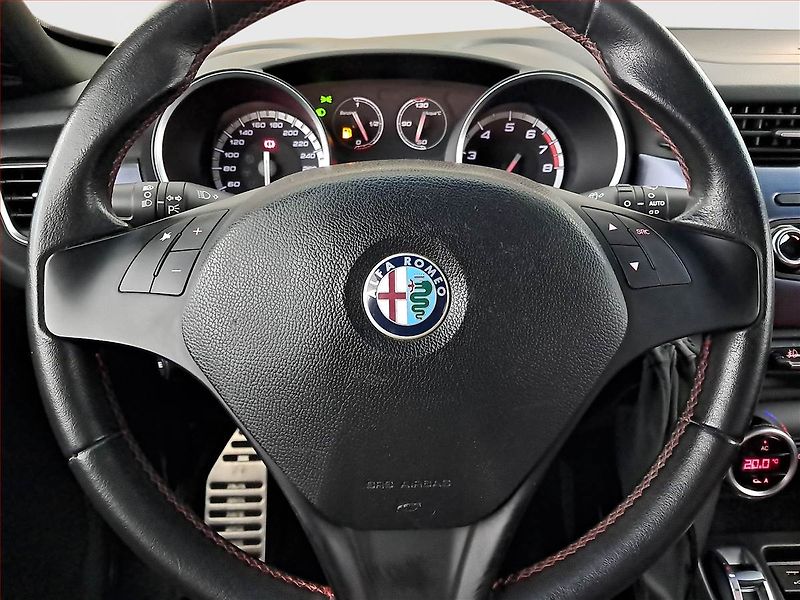Alfa Romeo Giulietta (2010) 1.4 T MultiAir, Serv.kniha - fotka 18 z 19
