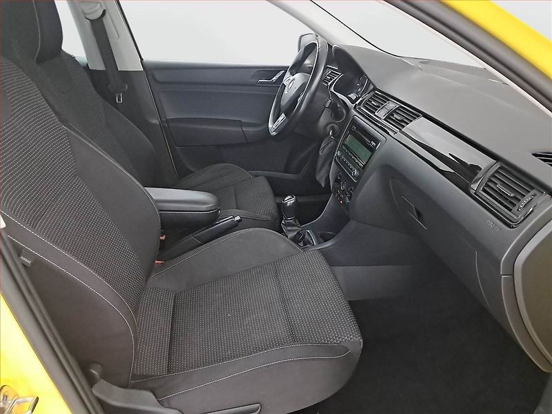 Škoda Rapid (2014) Spaceback 1.2 TSI, Xenony - fotka 9 z 18