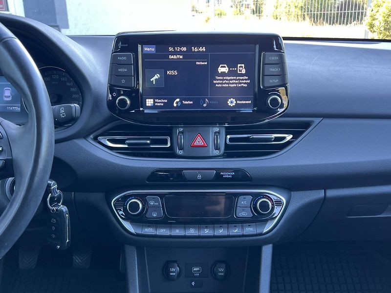 Hyundai i30 (2022) 1.5T-GDi 118kW SMART KAMERA - fotka 13 z 21