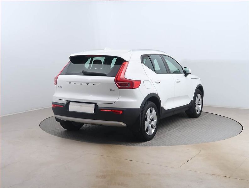 Volvo XC40 (2021) B4 - fotka 5 z 15