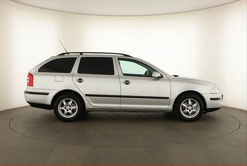 Škoda Octavia (2005) 1.6, v dobrém stavu - fotka 6 z 14