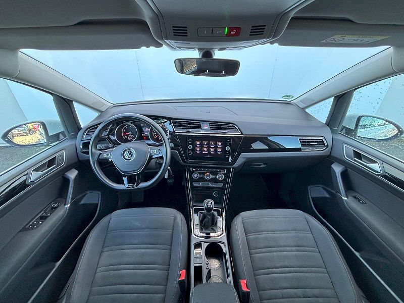 Volkswagen Touran (2022) 1.5 TSI 110kW HighLine 7 míst - fotka 9 z 35