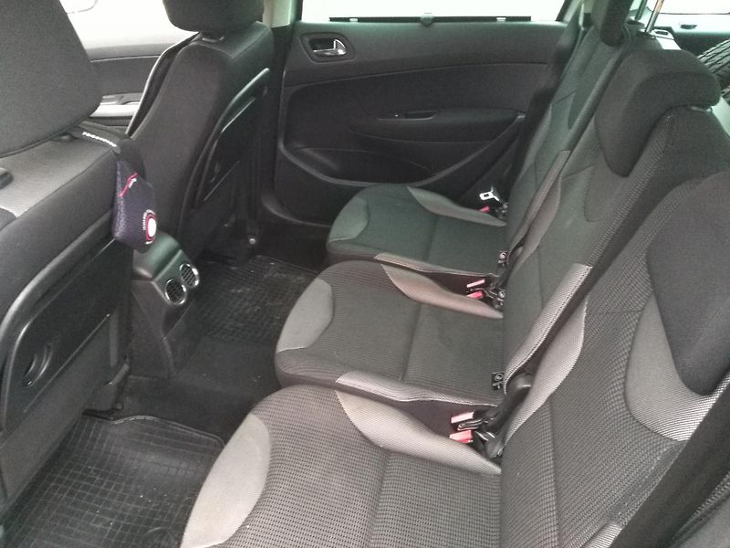 Peugeot 308 1,6 HDI  /68 kW/ - fotka 7 z 29