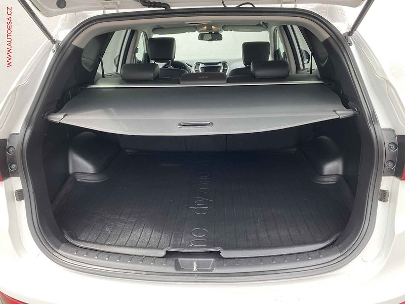 Hyundai Santa Fe (2014) 2.2 CRDi 4x4, ČR, AT, navi - fotka 7 z 18
