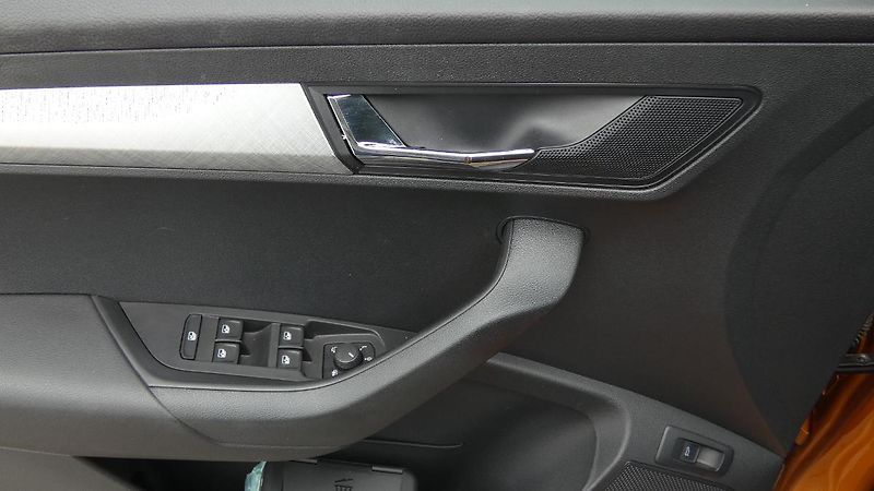 Škoda Karoq 2.0 TDI 110 kW Fresh 4x4 DSG - fotka 9 z 25