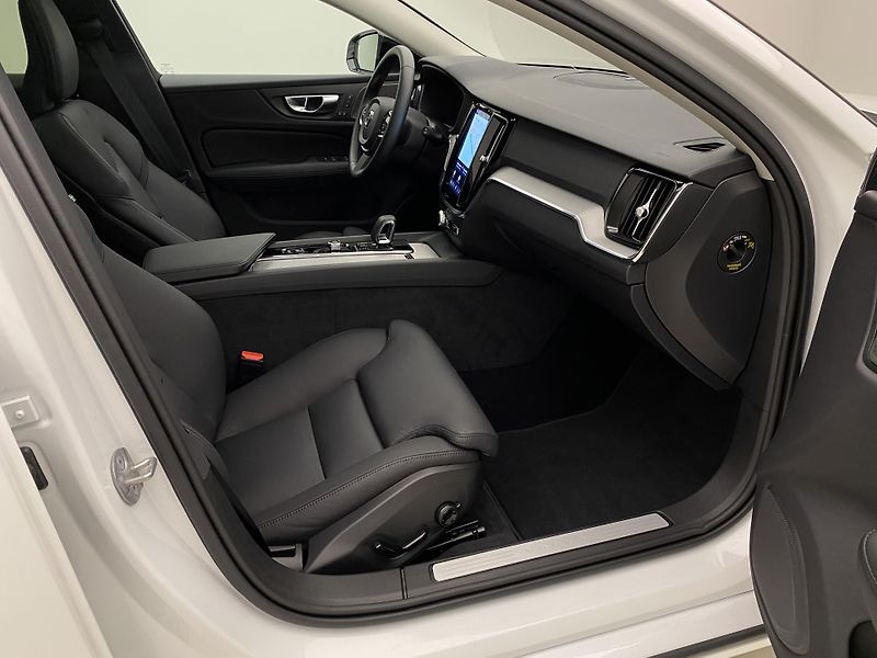 Volvo V60 B4 DARK PLUS AUT  - fotka 24 z 59