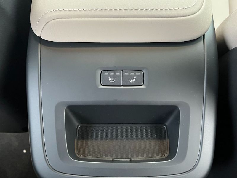 Volvo XC60 Plus Dark T6 AWD 257kW - fotka 18 z 25